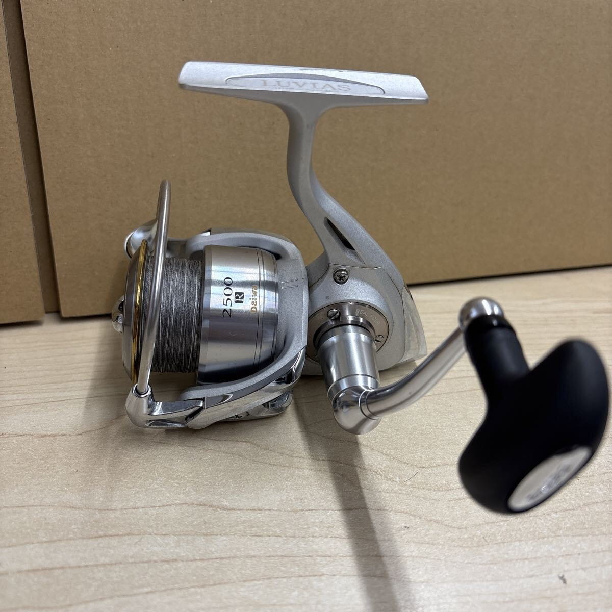 DAIWA ダイワ LUVIAS 2500 R スピニングリール